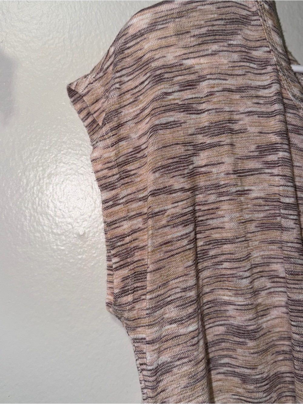 Rock & Republic Neutral Space-Dye Short Sleeve Twist Front Top - Picture 5 of 11